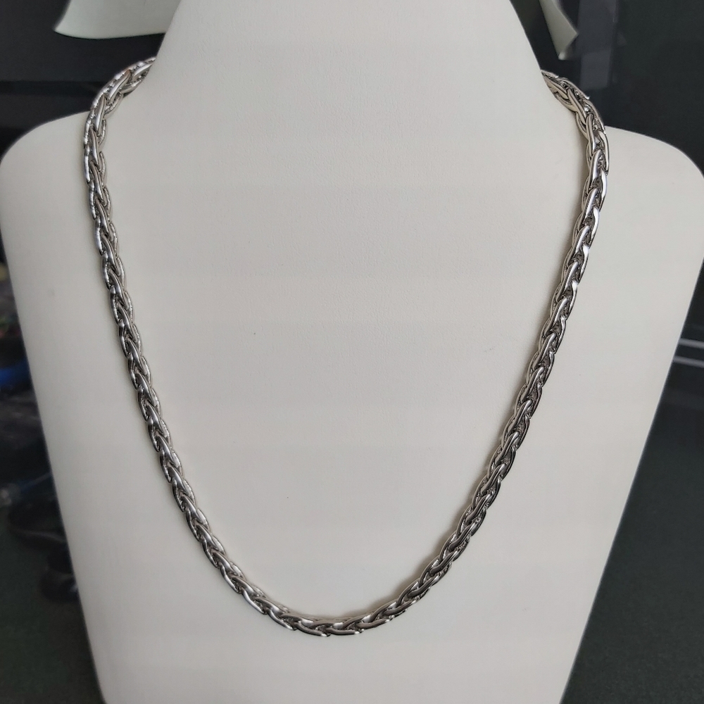 Silver Tone Necklace